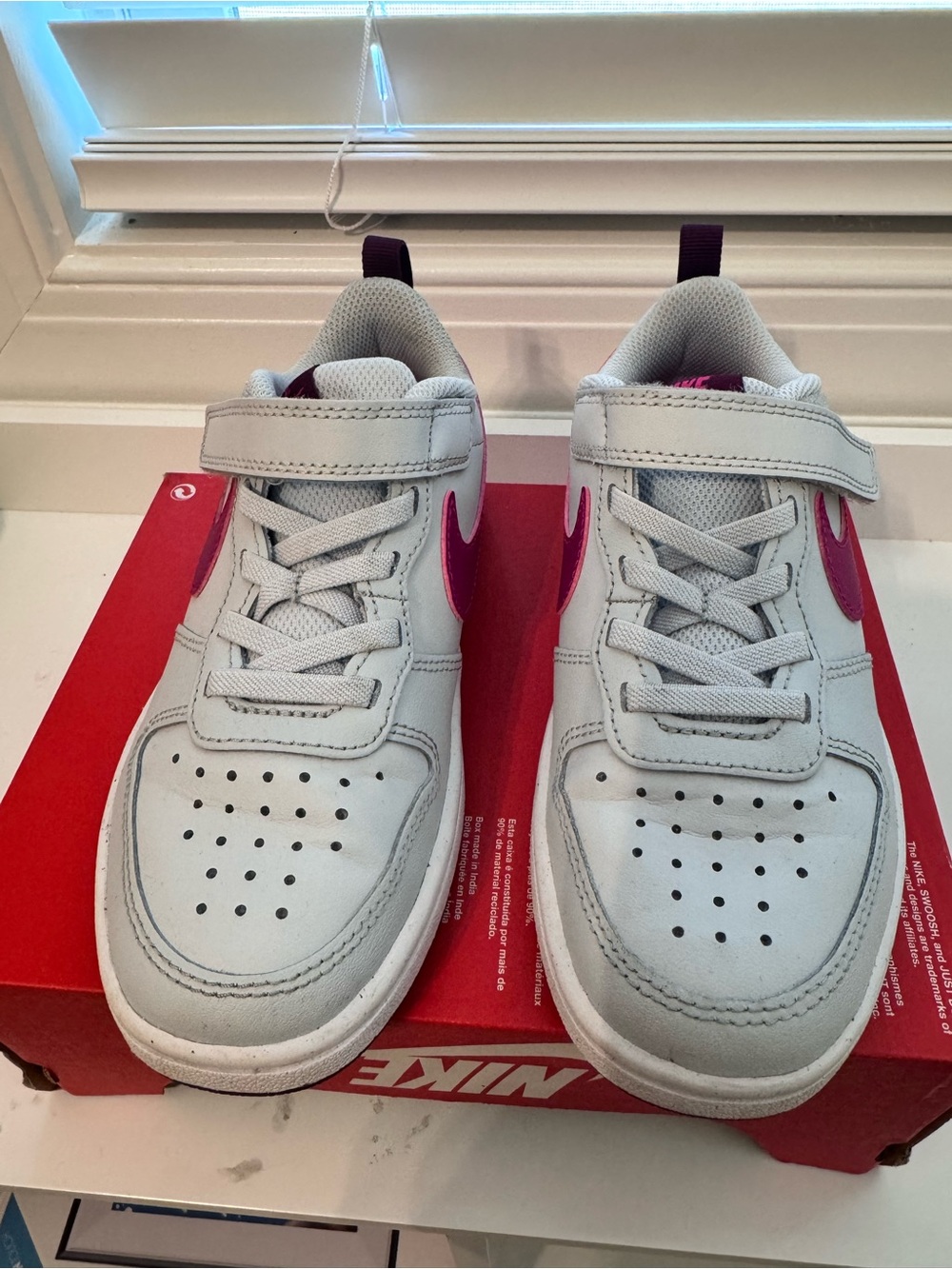 Nike Kids White and Purple Low-Top Sneakers with Hook-and-Loop Strap
